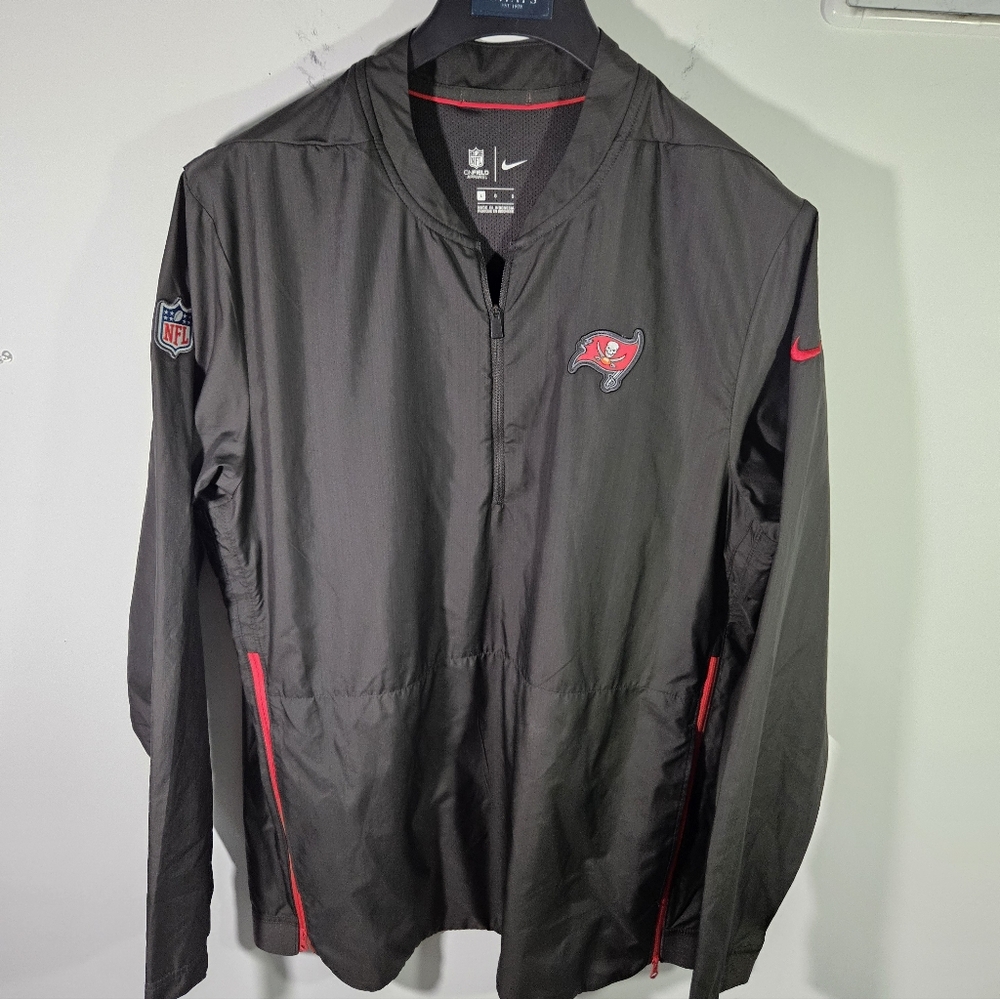 Nike NFL On Field Apparel Tampa Bay Buccaneers Grey Quarter Zip Light Jacket!